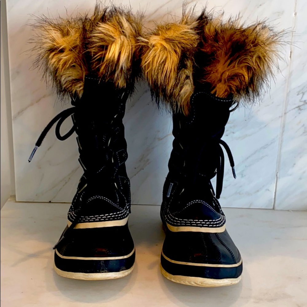 Sorel snow boots with fur